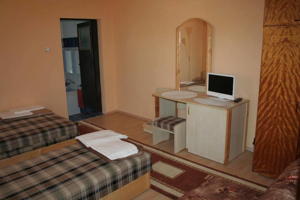Guest House Edelvais Dve Mogili Extérieur photo