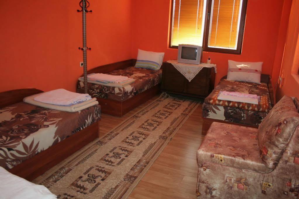 Guest House Edelvais Dve Mogili Extérieur photo