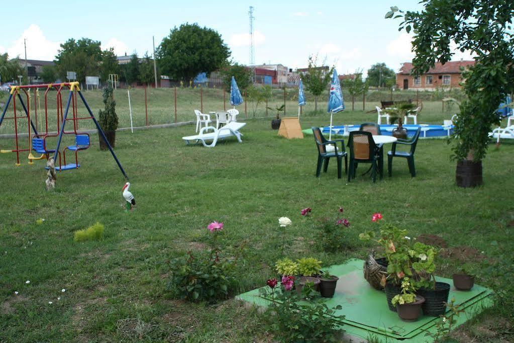 Guest House Edelvais Dve Mogili Extérieur photo